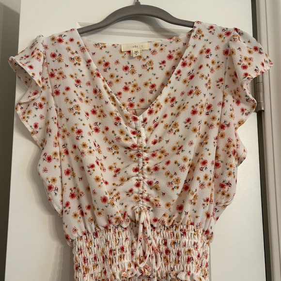 Tops - Floral Ruffle Sleeve Top‎ - Small